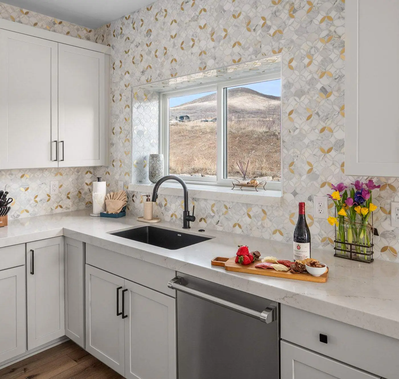 Panoramic views, hot tub & game room, Minutes from Jordanelle Express Gondola