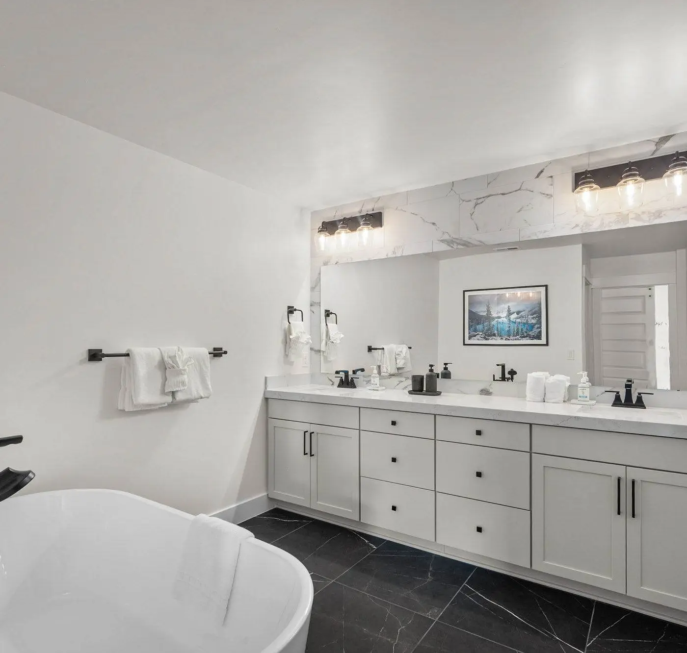 Panoramic views, hot tub & game room, Minutes from Jordanelle Express Gondola
