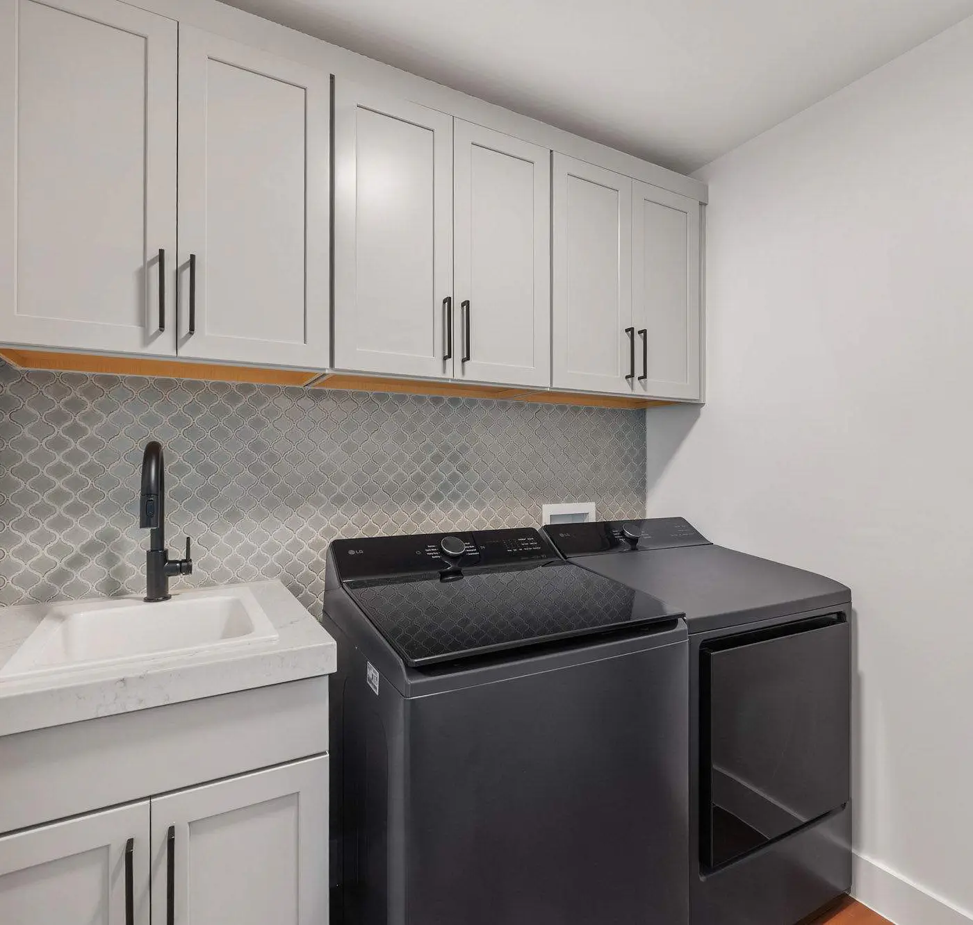Panoramic views, hot tub & game room, Minutes from Jordanelle Express Gondola