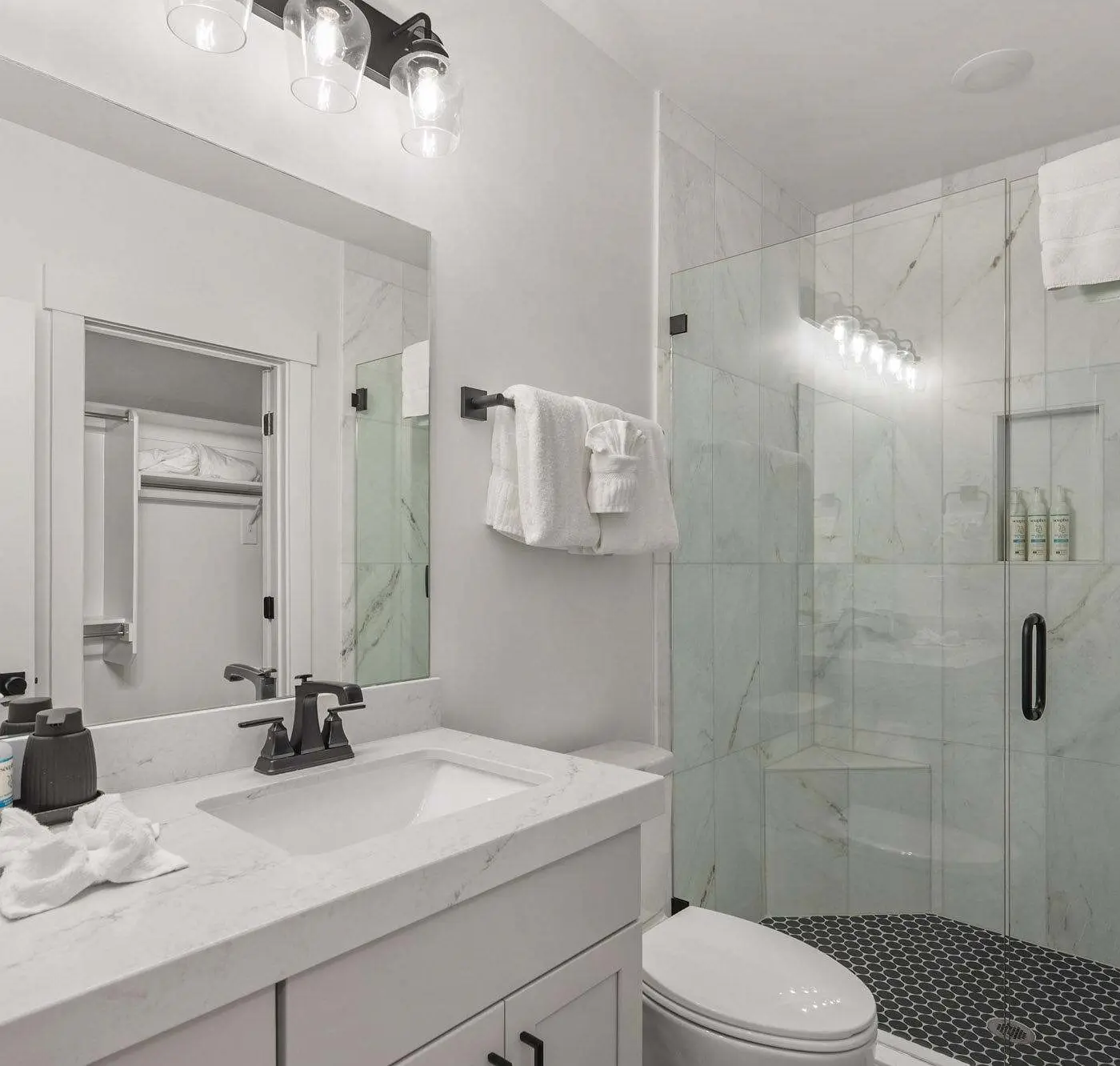 Panoramic views, hot tub & game room, Minutes from Jordanelle Express Gondola