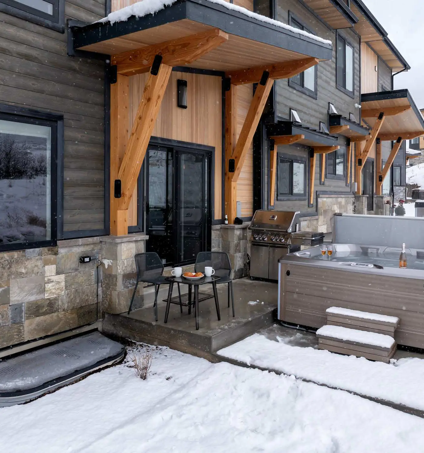 Panoramic views, hot tub & game room, Minutes from Jordanelle Express Gondola