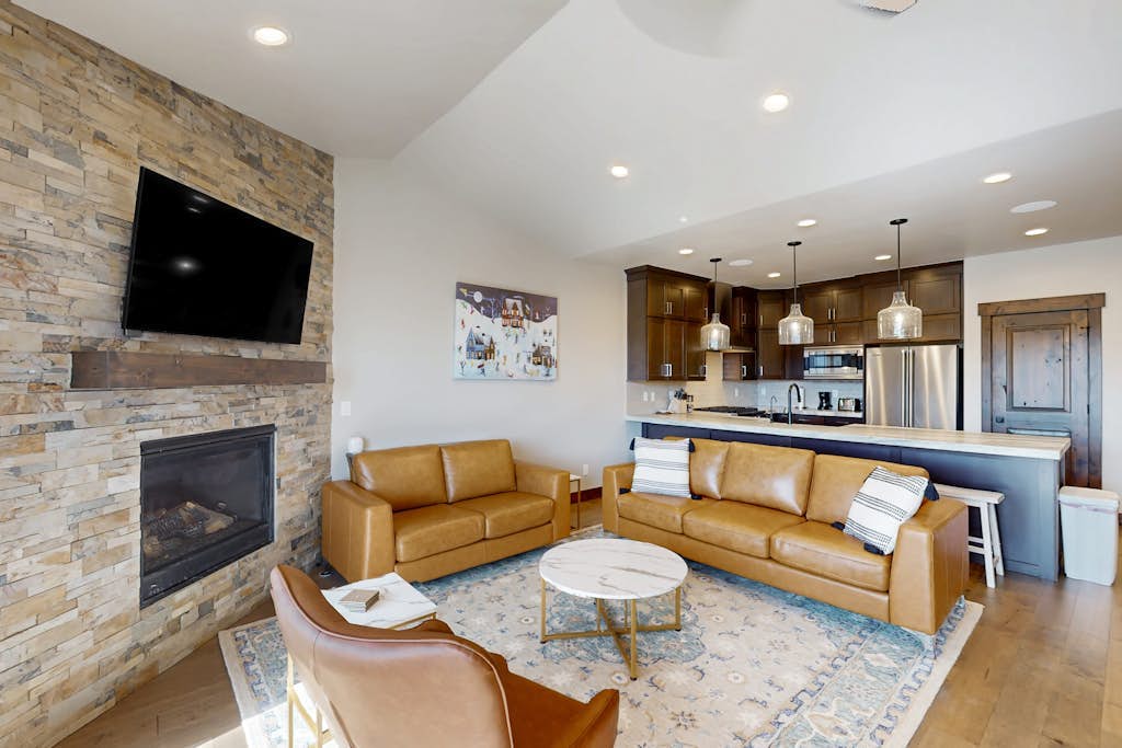 Modern townhome with beautiful sweeping views and steam shower