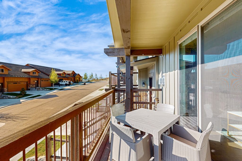 Modern townhome with beautiful sweeping views and steam shower