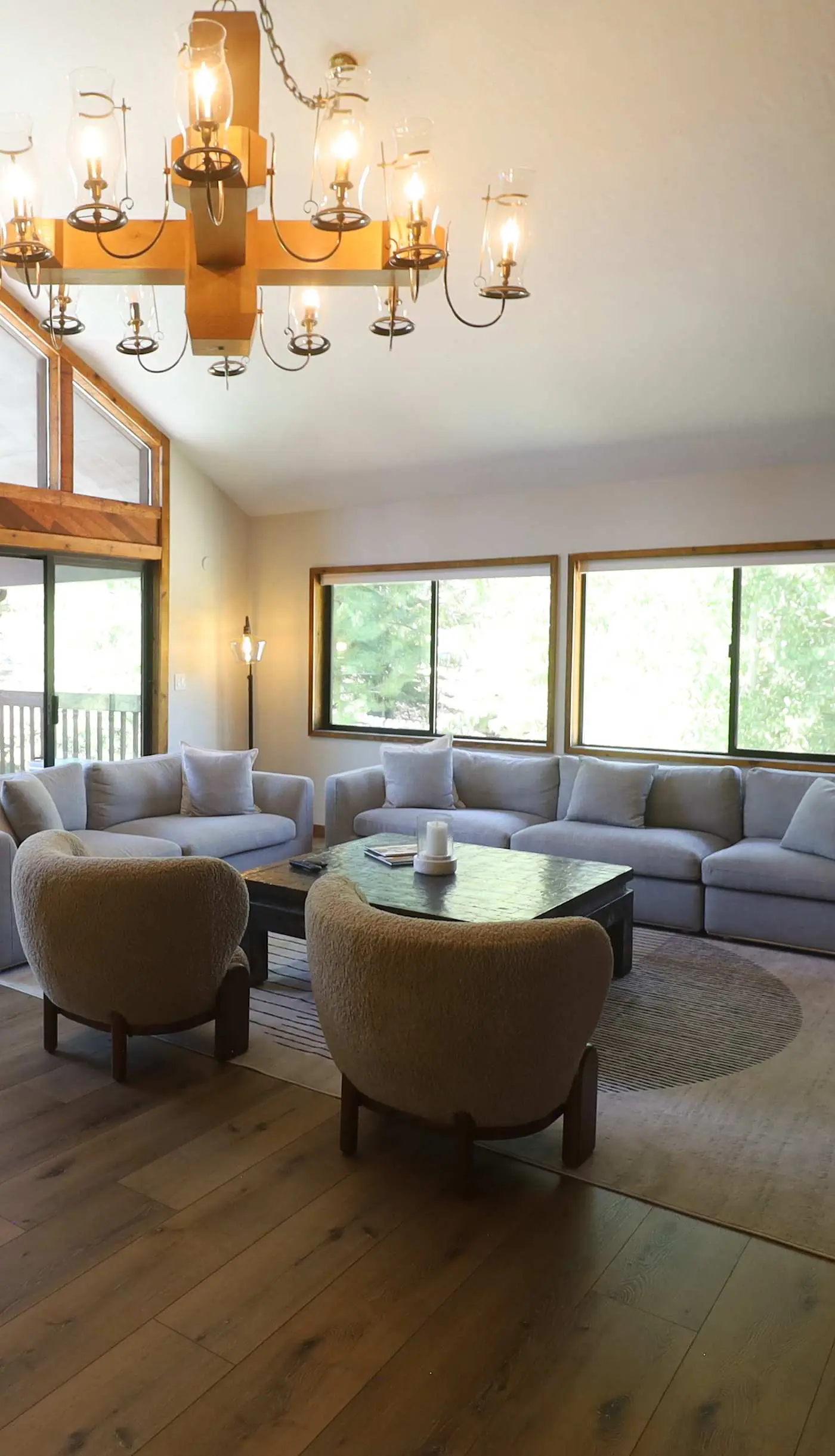 Cozy condo with  fireplace, clubhouse access, free Wifi & shared Pool & Hot Tub