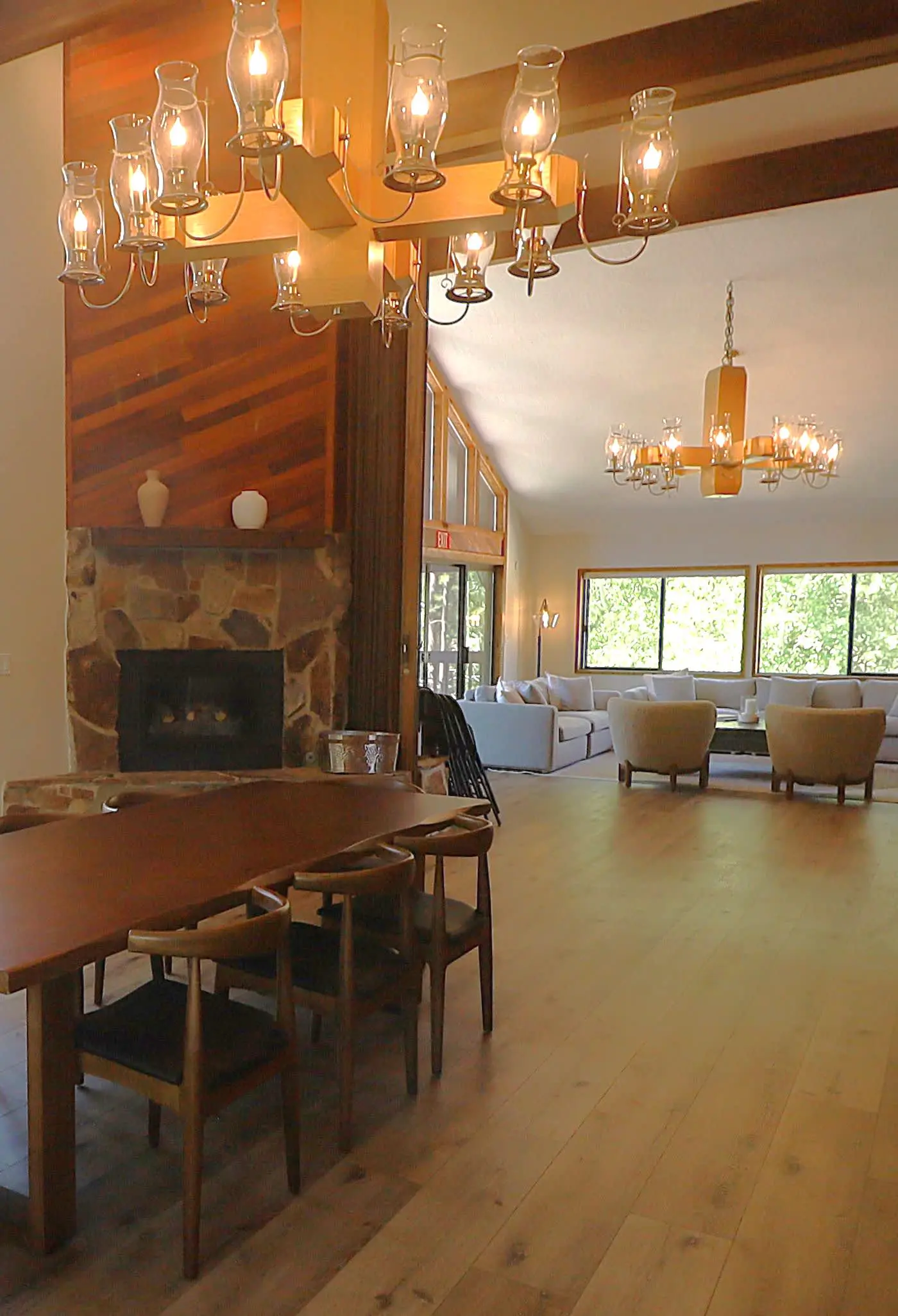 Cozy condo with  fireplace, clubhouse access, free Wifi & shared Pool & Hot Tub
