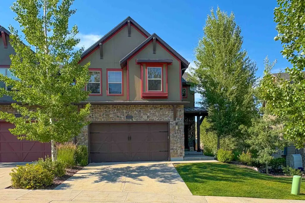 Happy Tails Hideout - Pet Friendly & Private Hot Tub