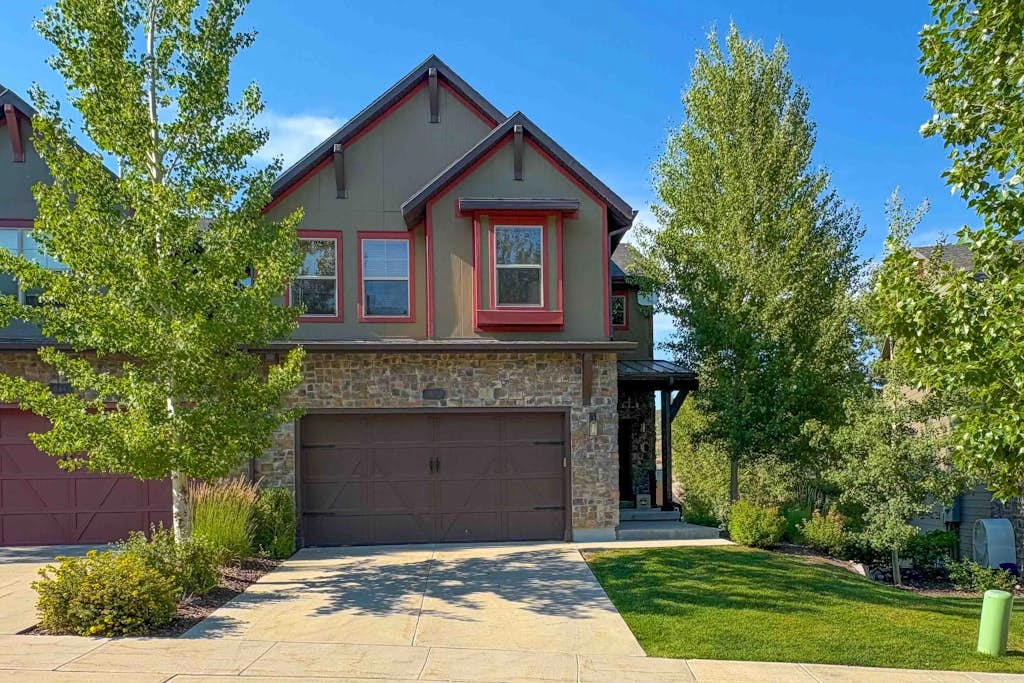 Happy Tails Hideout - Pet Friendly & Private Hot Tub