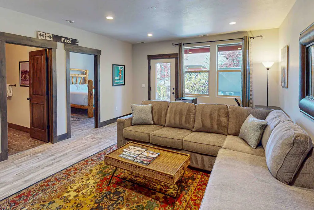 Happy Tails Hideout - Pet Friendly & Private Hot Tub
