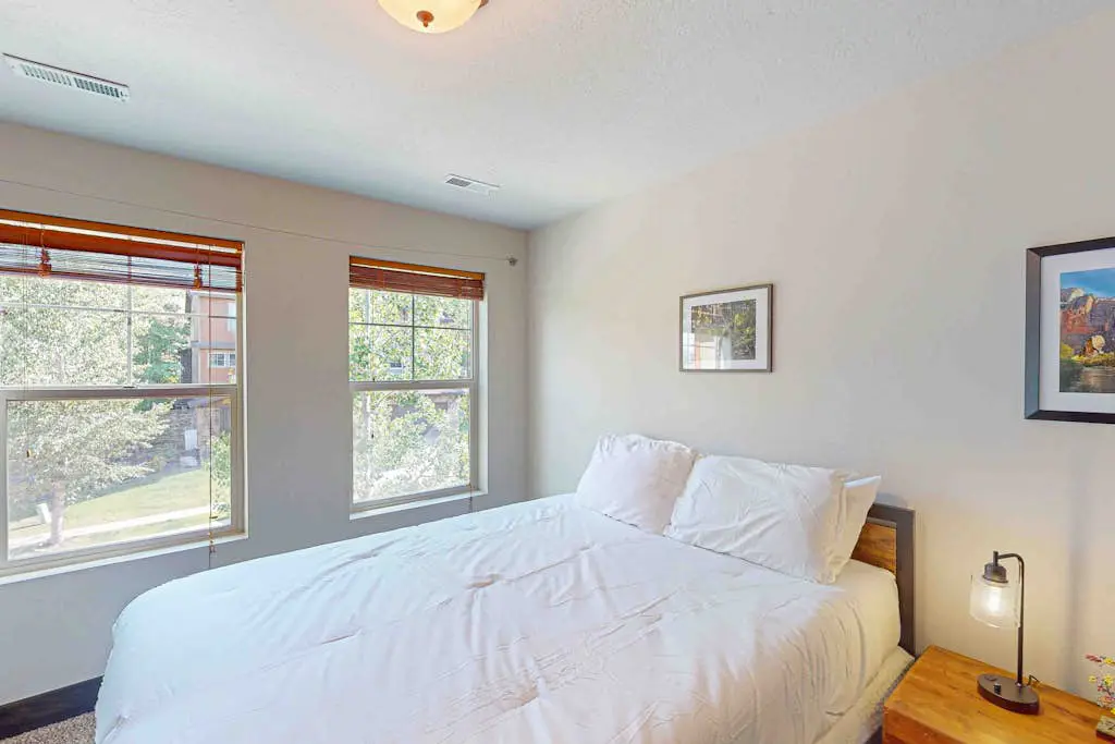 Happy Tails Hideout - Pet Friendly & Private Hot Tub