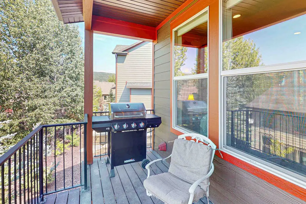 Happy Tails Hideout - Pet Friendly & Private Hot Tub