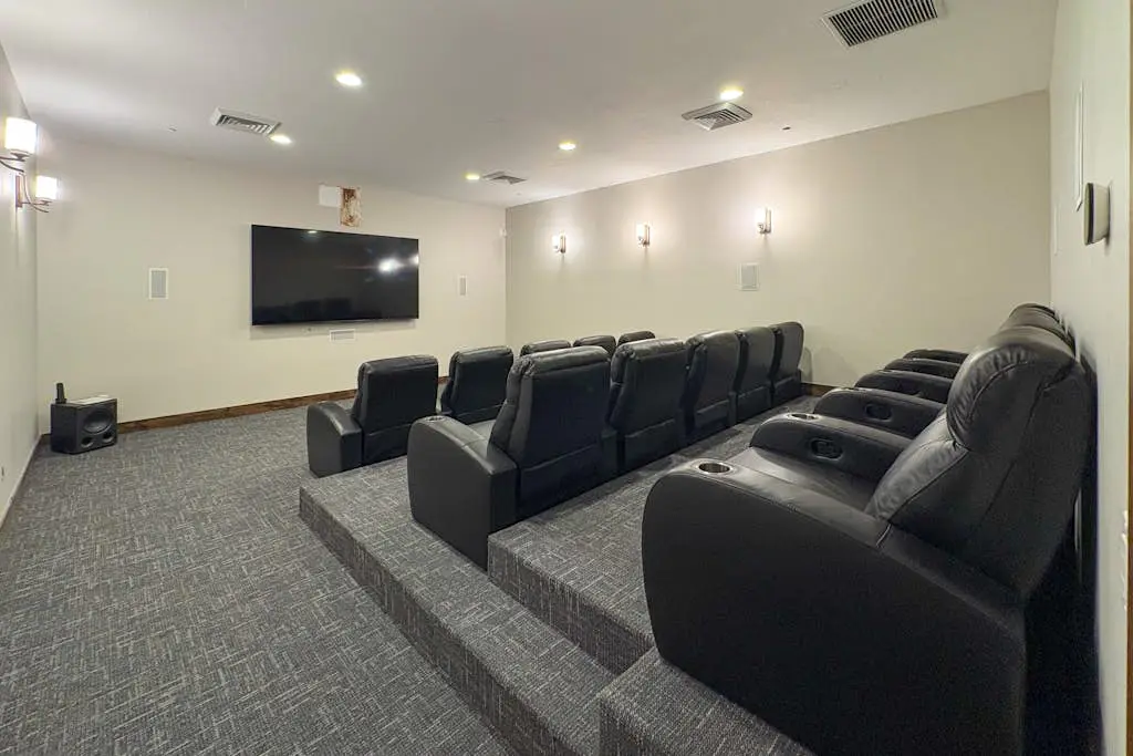 Happy Tails Hideout - Pet Friendly & Private Hot Tub