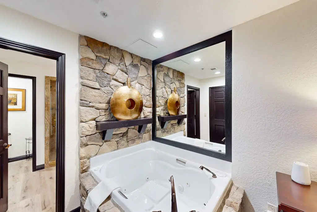 Ski-in/Ski-Out Condo w/ Shared Hot Tubs & Pool, High-Speed WiFi, & Central AC