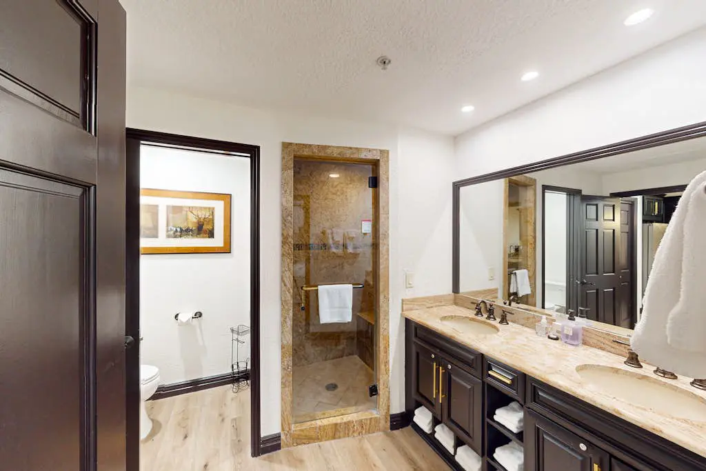 Ski-in/Ski-Out Condo w/ Shared Hot Tubs & Pool, High-Speed WiFi, & Central AC