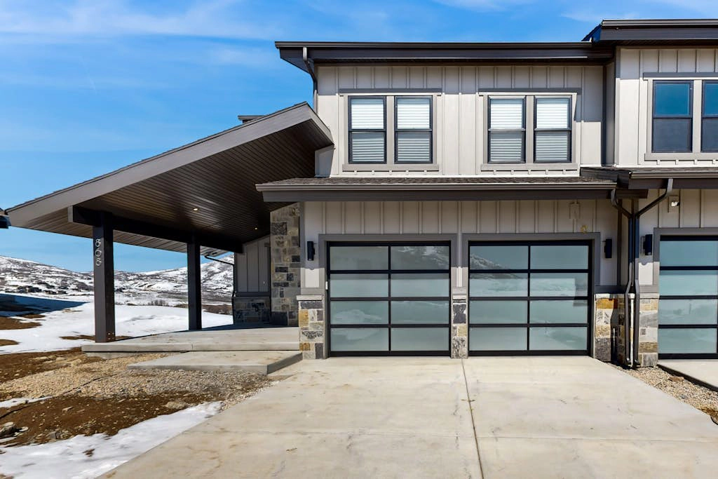 Brand-new luxury home with mountain & lake views - fireplace & gourmet kitchen