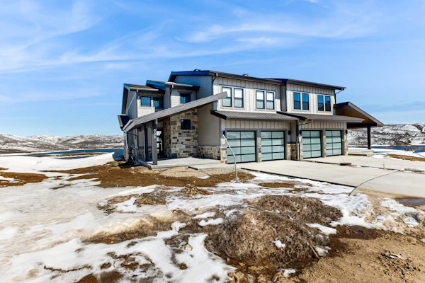 Brand-new luxury home with mountain & lake views - fireplace & gourmet kitchen