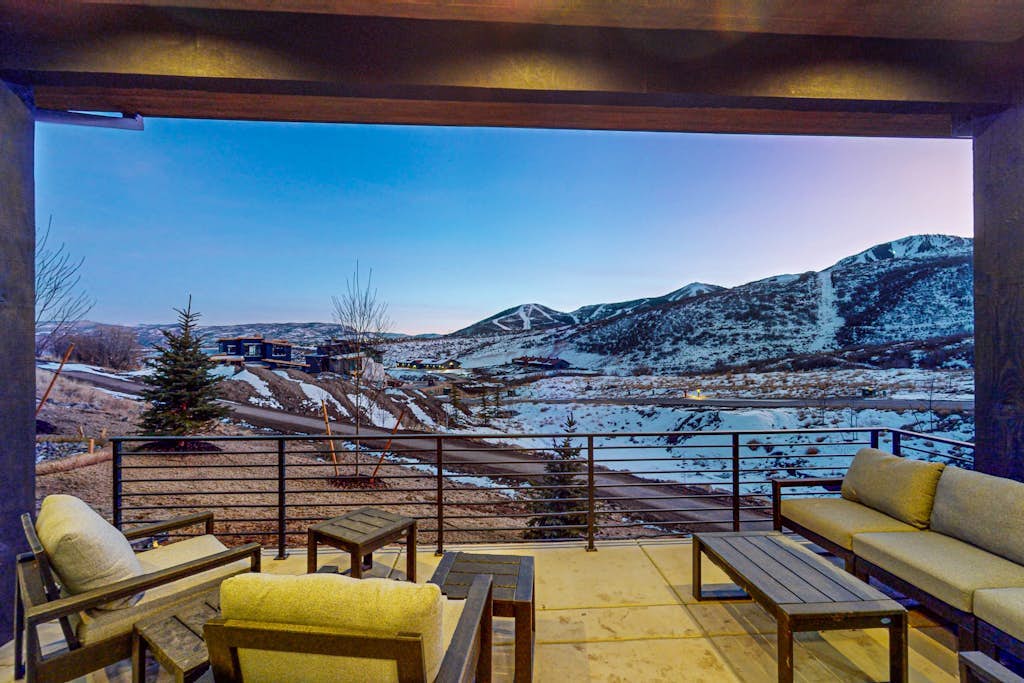 Modern Mountain Home with beautiful views, hot tub & private sauna