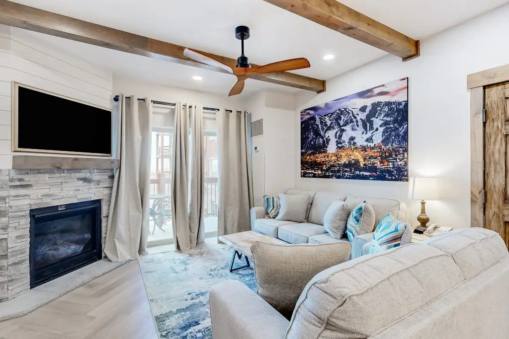 Ski-in-ski-out condo - indoor & outdoor pools, sauna, hot tubs, game room, gym, W&D, AC