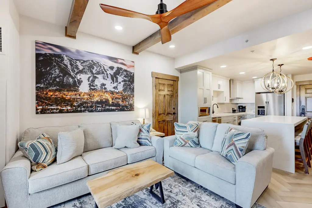 Ski-in-ski-out condo - indoor & outdoor pools, sauna, hot tubs, game room, gym, W&D, AC