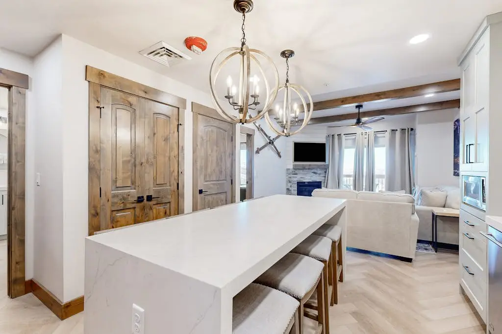 Ski-in-ski-out condo - indoor & outdoor pools, sauna, hot tubs, game room, gym, W&D, AC