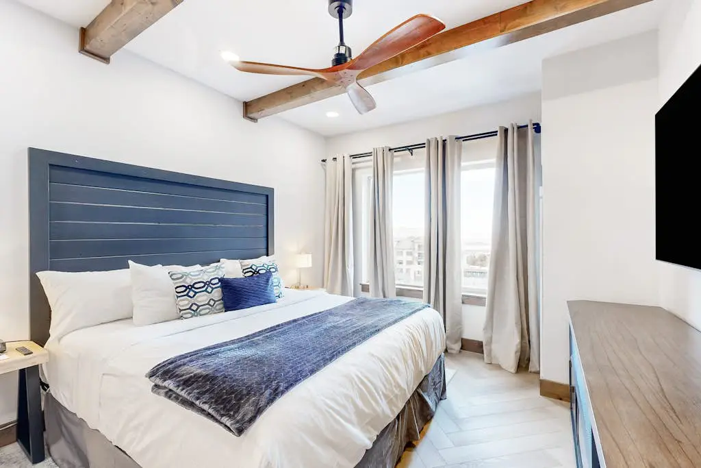 Ski-in-ski-out condo - indoor & outdoor pools, sauna, hot tubs, game room, gym, W&D, AC