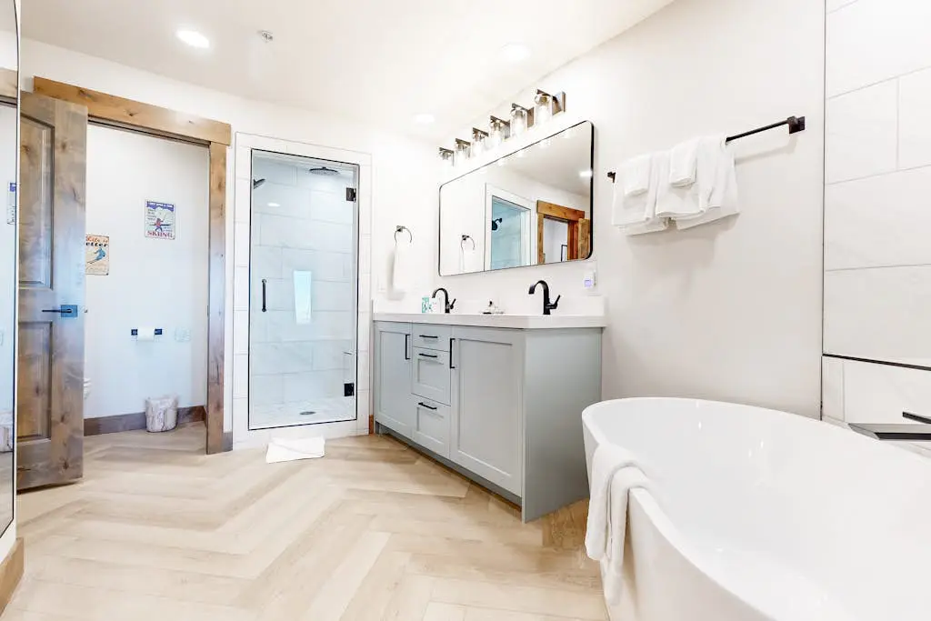Ski-in-ski-out condo - indoor & outdoor pools, sauna, hot tubs, game room, gym, W&D, AC