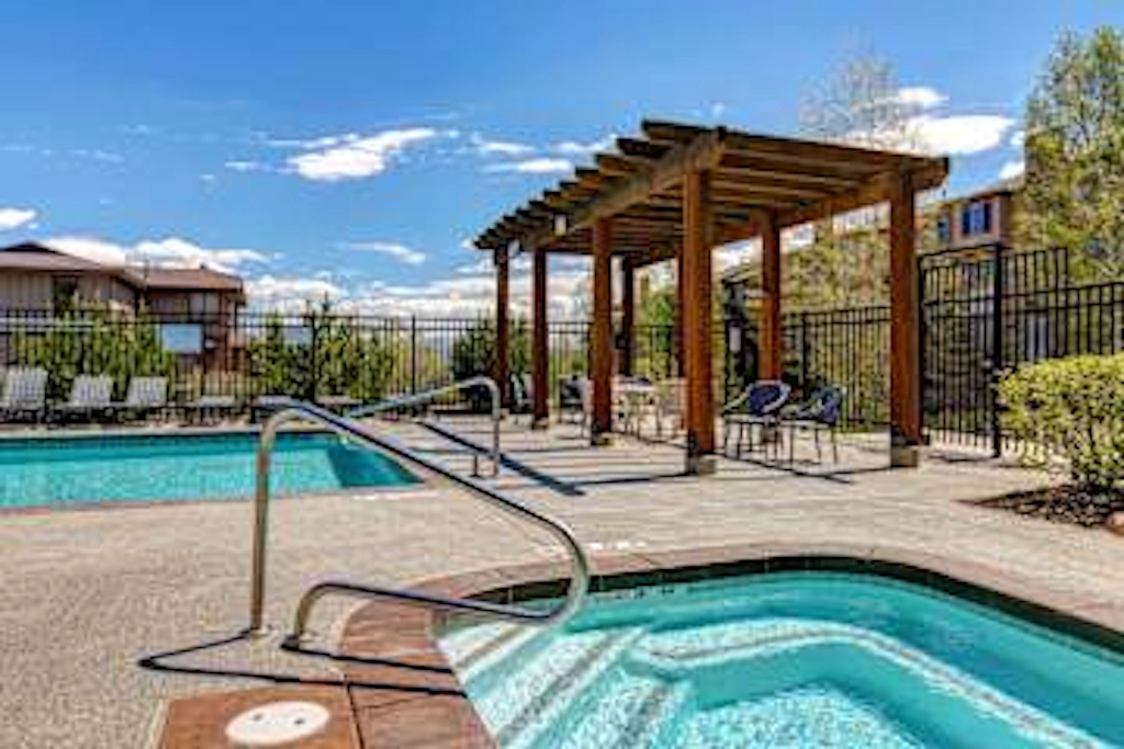 Light-filled condo near Canyons Village with mountain view, pool & hot tubs