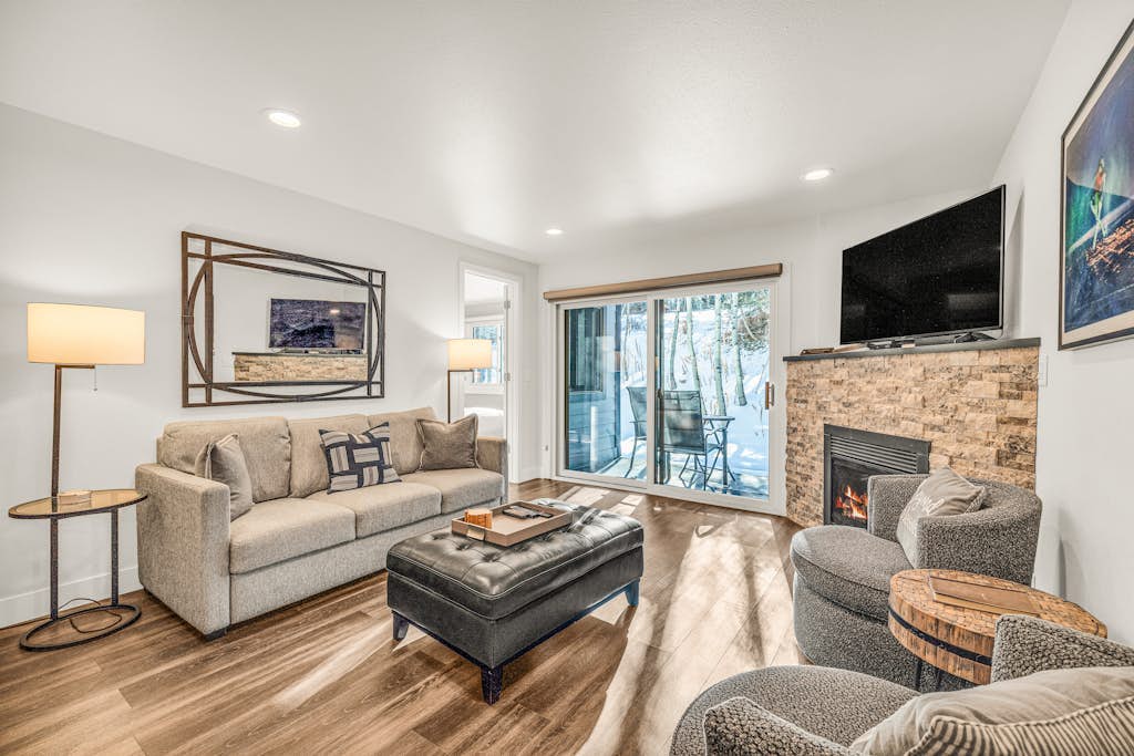 Ski-in - ski-out condo with pool, hot tub & fireplace