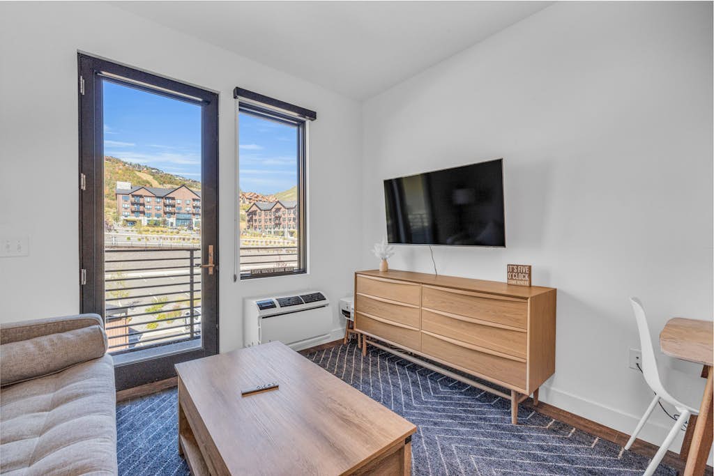 Walk onto Deer Valley gondola in 8 min & heated indoor parking