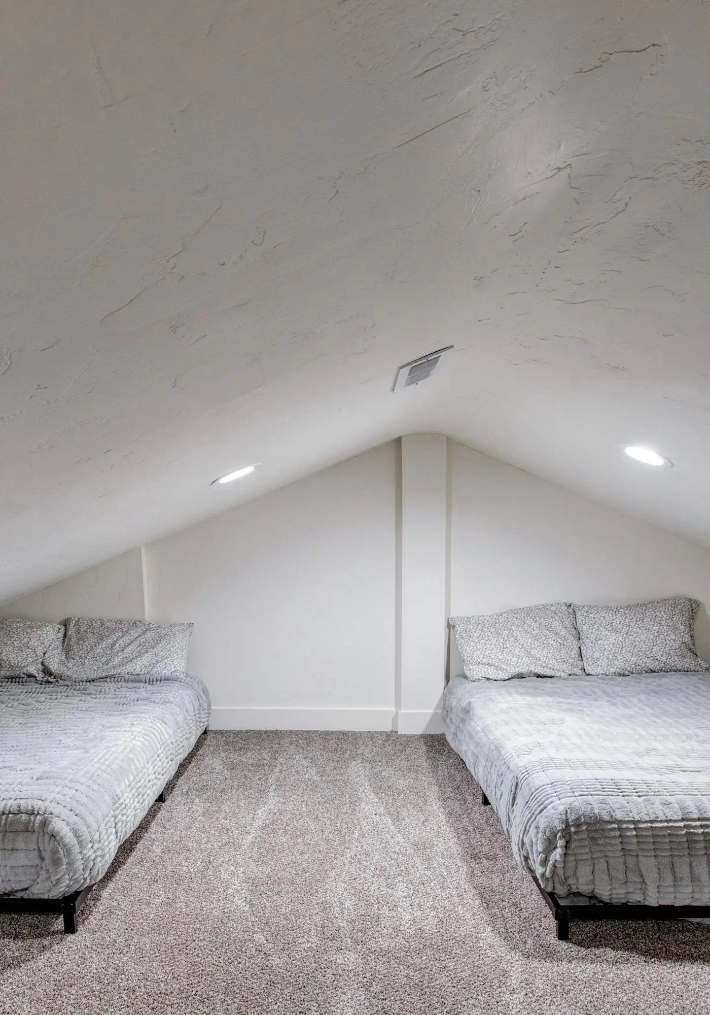 Dog-friendly townhome with hot tub, tennis, & private balcony