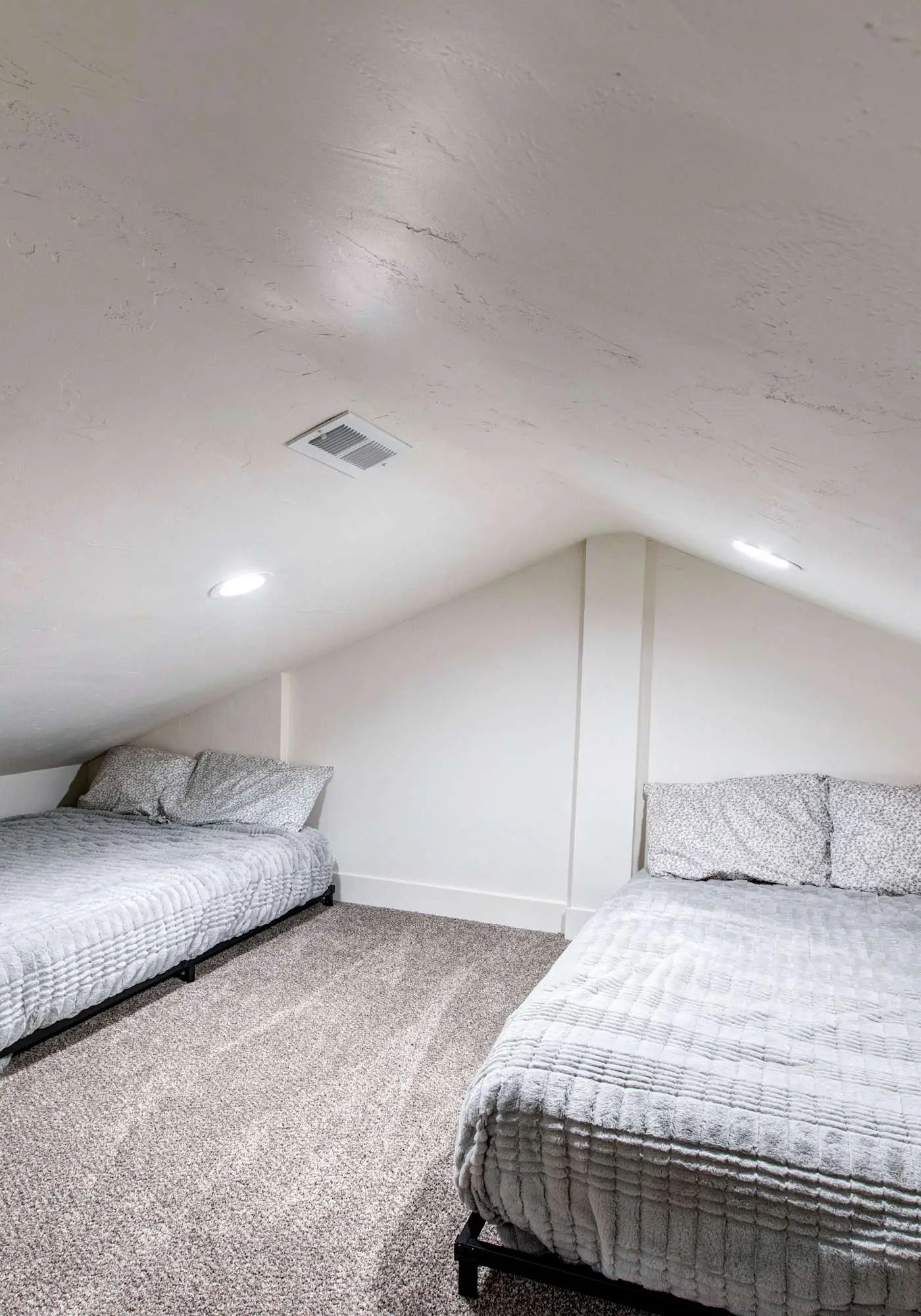 Dog-friendly townhome with hot tub, tennis, & private balcony