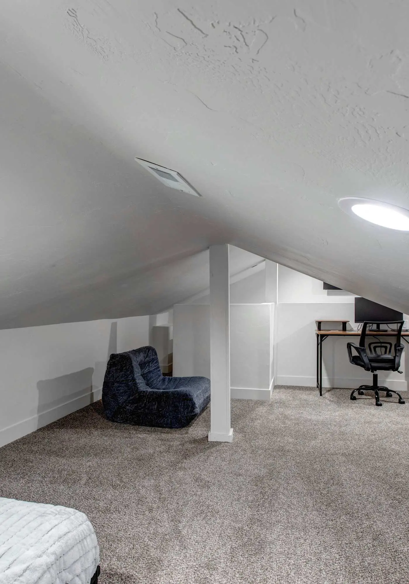 Dog-friendly townhome with hot tub, tennis, & private balcony
