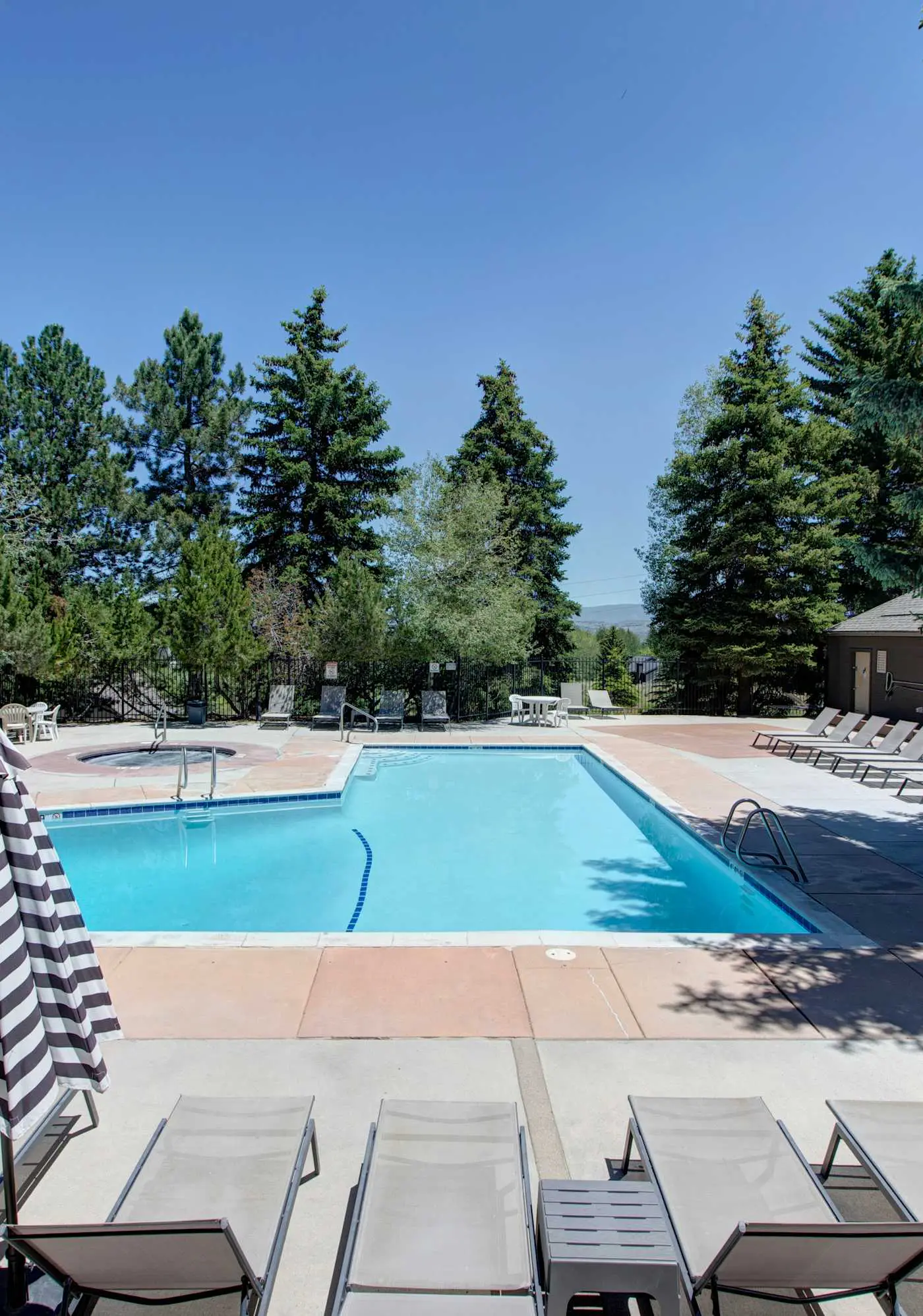 Dog-friendly townhome with hot tub, tennis, & private balcony