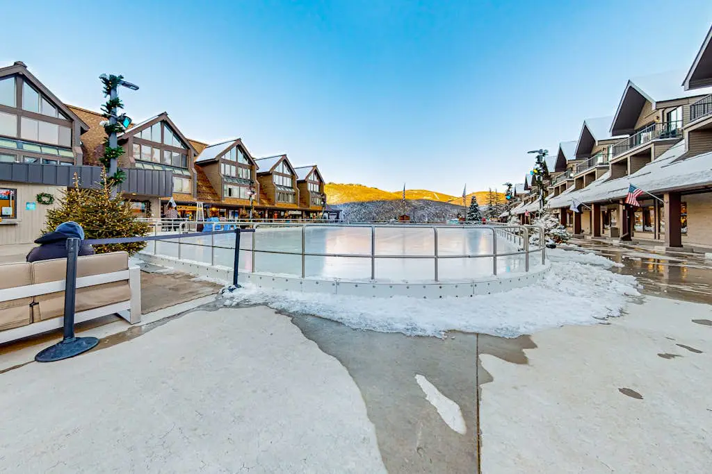 SKI-IN/SKI-OUT Mountain Village Charm 158