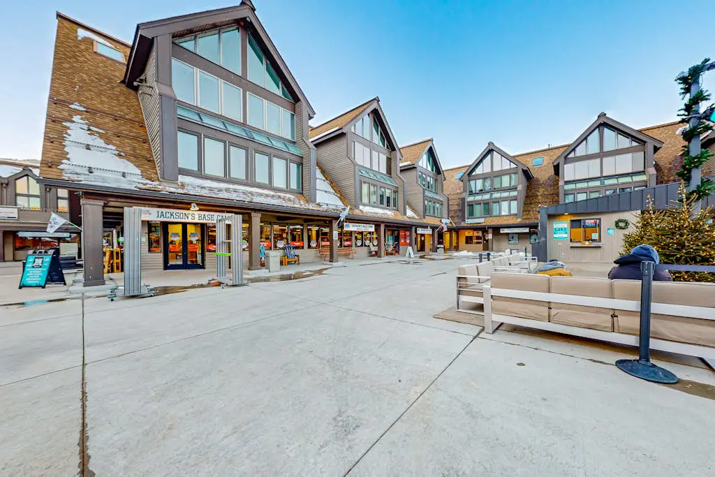 SKI-IN/SKI-OUT Mountain Village Charm 158