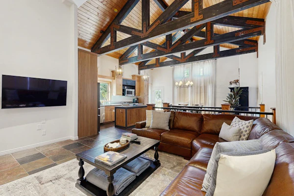 Ski Lodge , Panoramic Views, Four Season Retreat