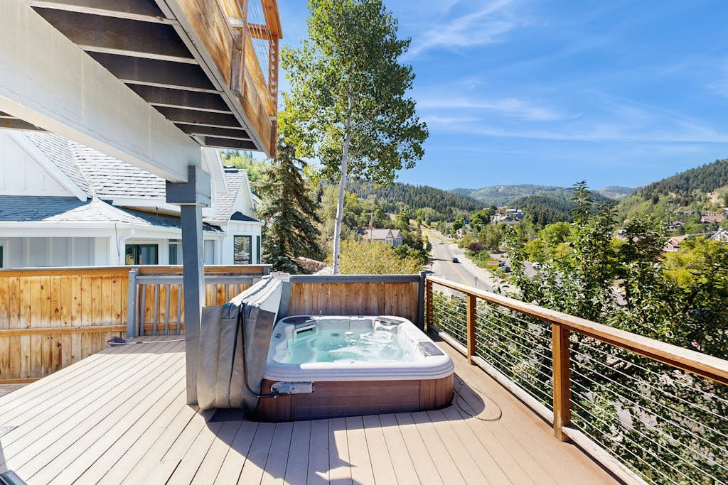 Ski Lodge , Panoramic Views, Four Season Retreat