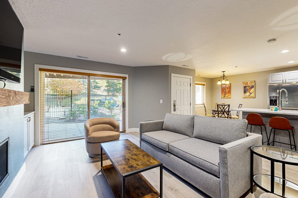All Seasons Condominiums 103