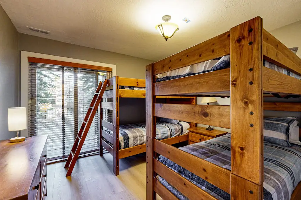 Old Town renovated first-floor condo with shared all-season pool, walk to slopes
