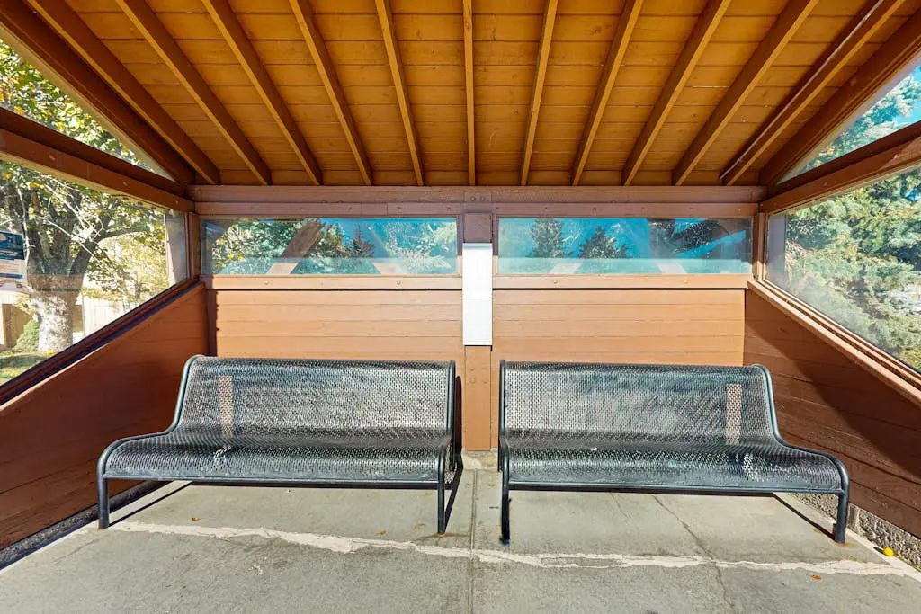 Old Town renovated first-floor condo with shared all-season pool, walk to slopes