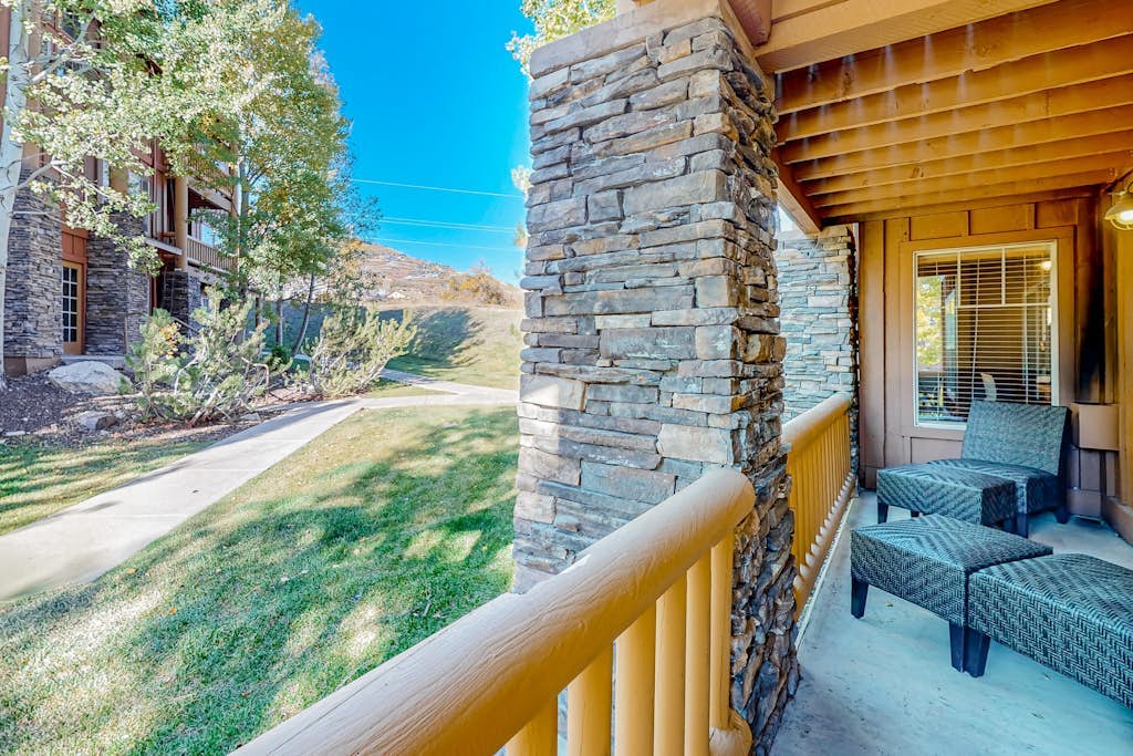 Stunning alpine escape w/ pool, hot tub, fireplace, balcony, & mountain views
