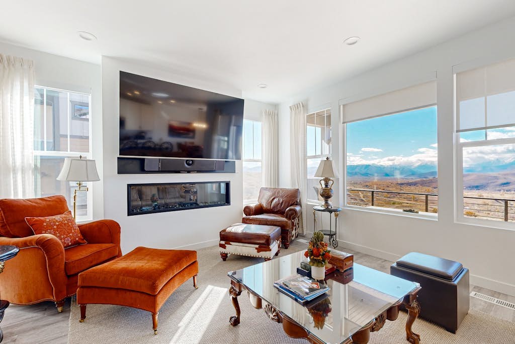 Stunning townhome w/ unobstructed views, amenities for the health conscious