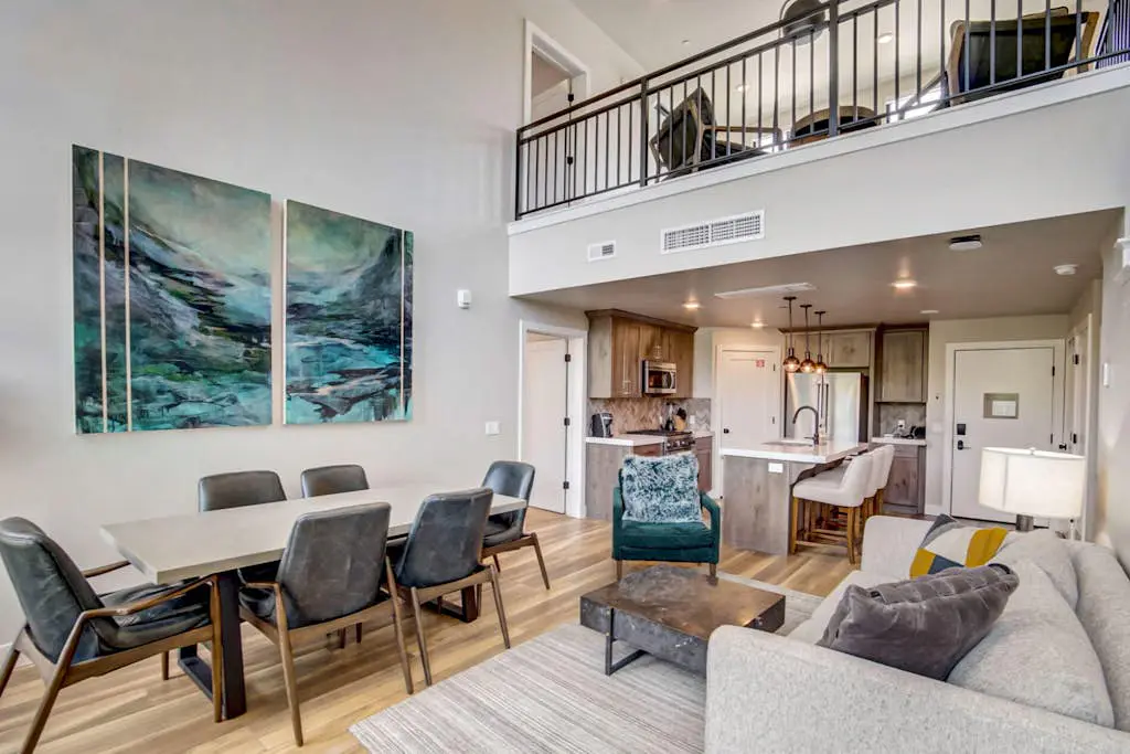 Beautiful resort condo - incredible amenities - shuttle service