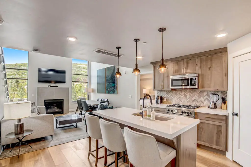 Beautiful resort condo - incredible amenities - shuttle service