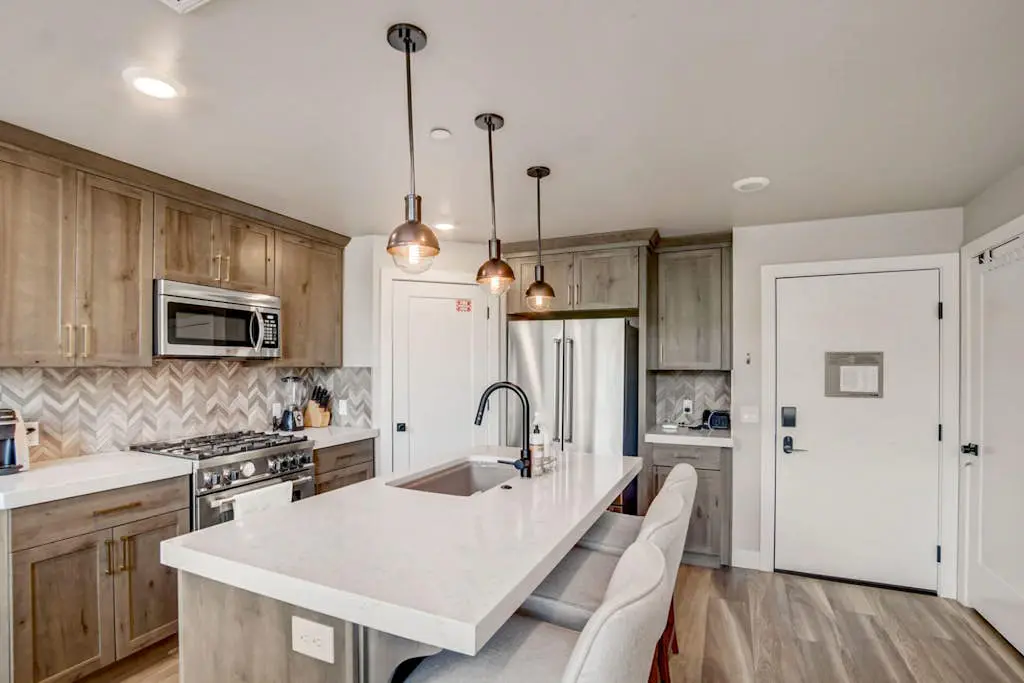 Beautiful resort condo - incredible amenities - shuttle service