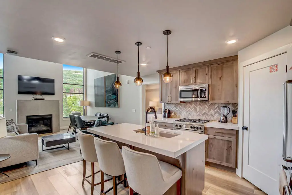 Beautiful resort condo - incredible amenities - shuttle service