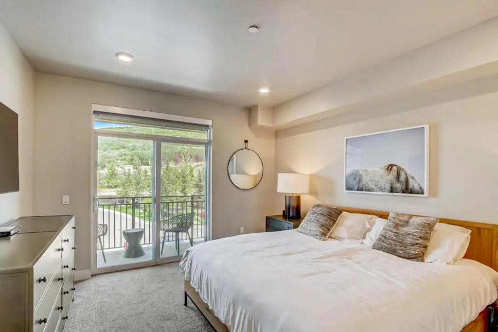 Beautiful resort condo - incredible amenities - shuttle service