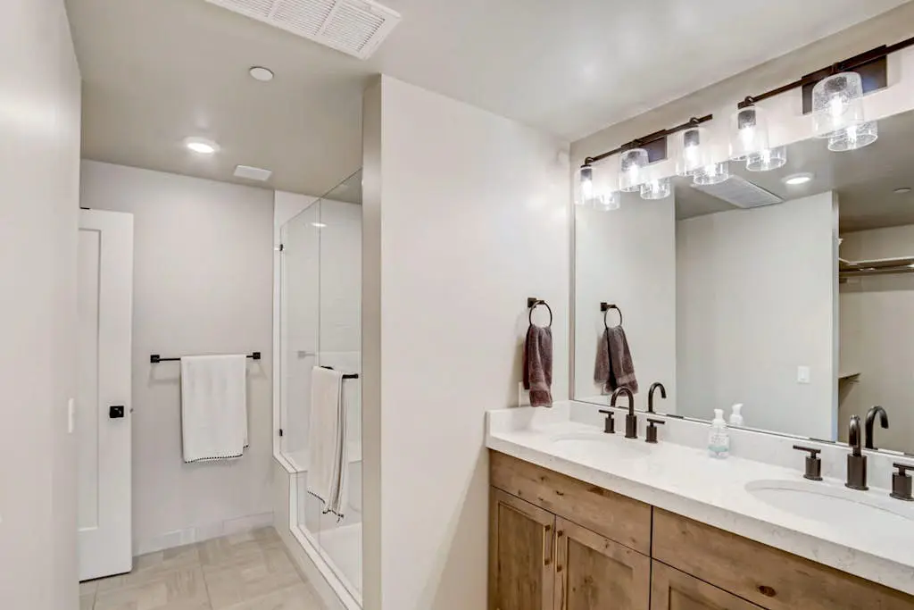Beautiful resort condo - incredible amenities - shuttle service