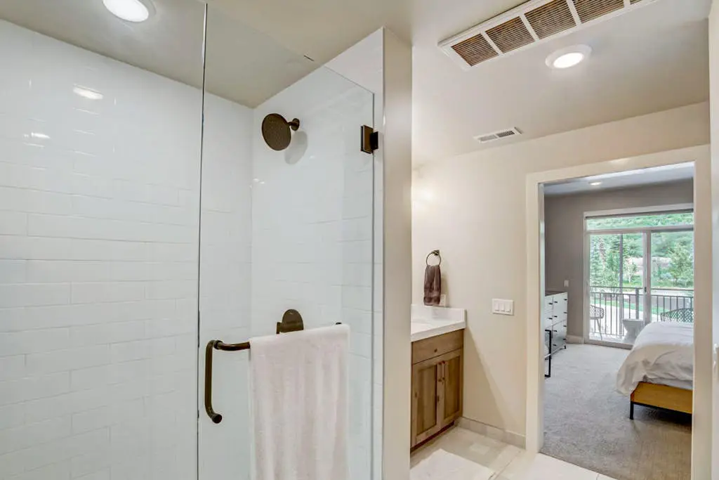 Beautiful resort condo - incredible amenities - shuttle service