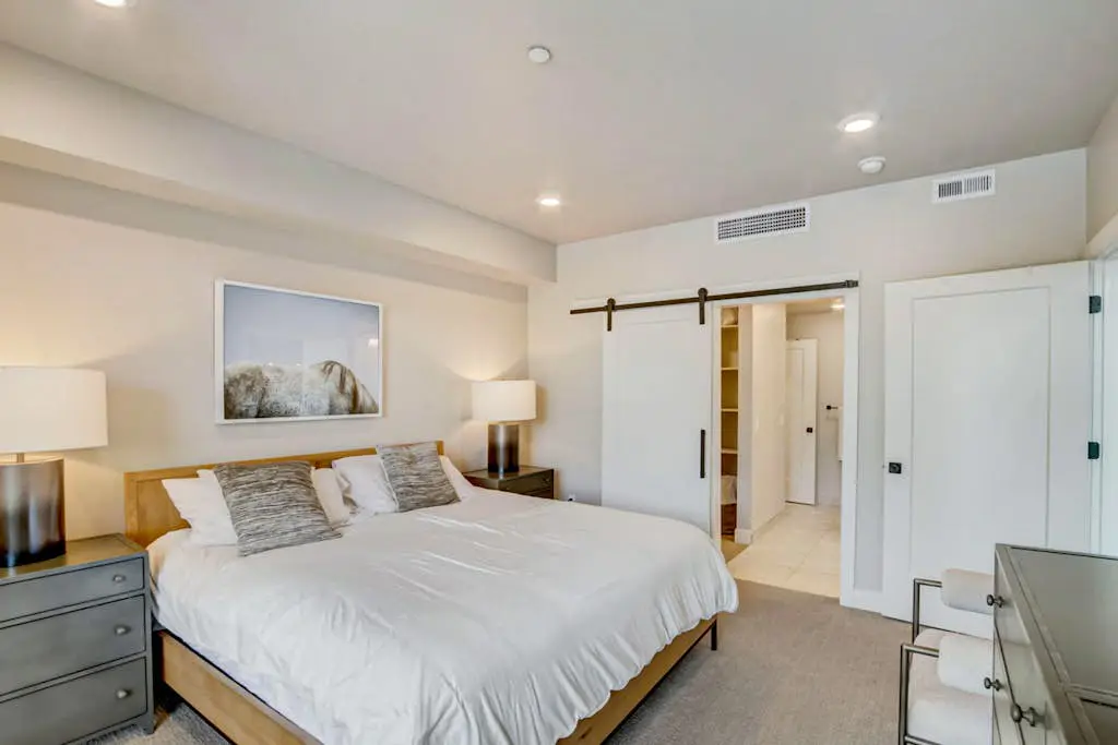 Beautiful resort condo - incredible amenities - shuttle service