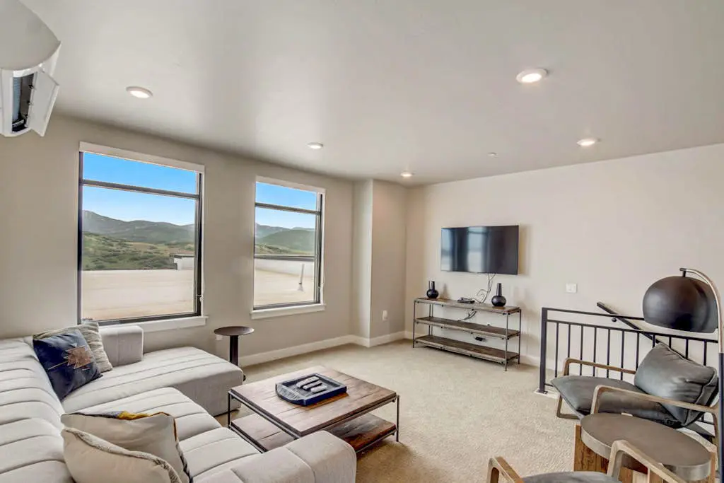 Beautiful resort condo - incredible amenities - shuttle service